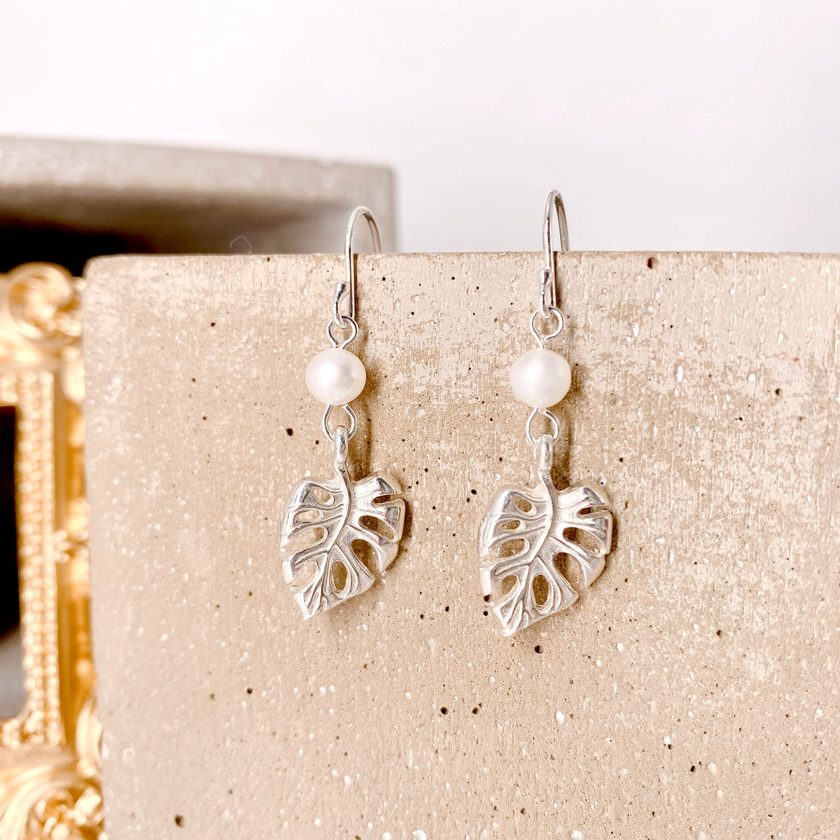 Leave Silver 925 & Fresh Water Pearl Earrings