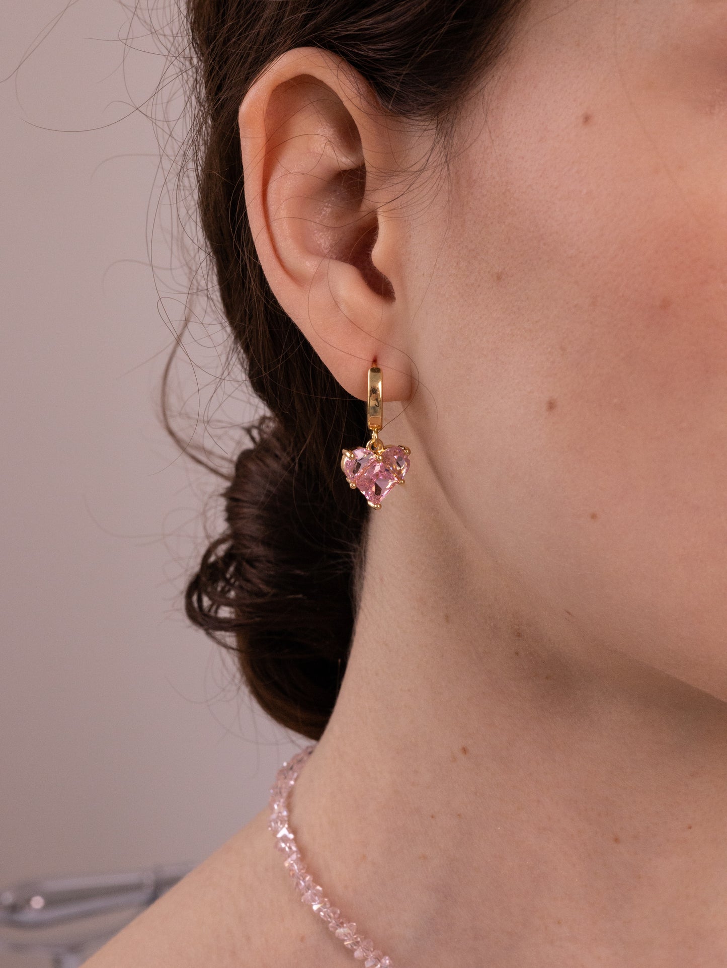 KENSY Pink Heart Pendant Necklace with Lobster Clasp, Crystal Choker, Heart Pendant Bracelet, Heart Drop Earrings Gold