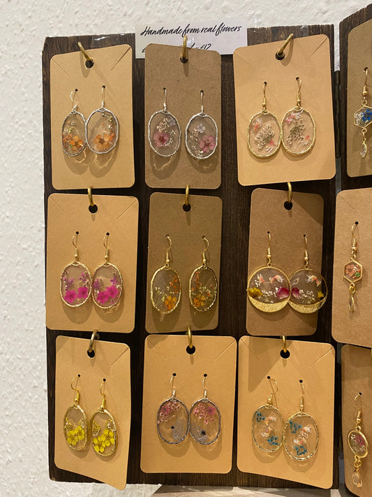 Flower resin oval , 3 silver , 6 oval earrings