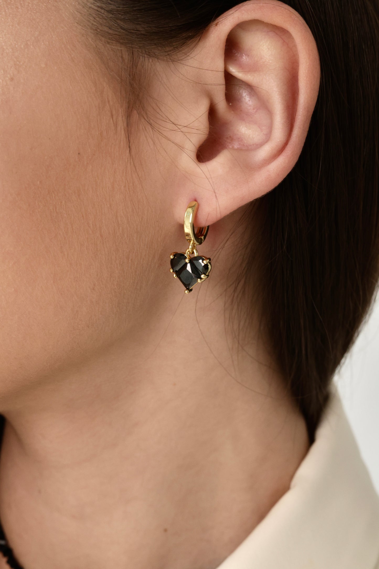 KENSY Black Heart Pendant Necklace with Lobster Clasp, Crystal Choker, Heart Pendant Bracelet, Heart Drop Earrings Gold